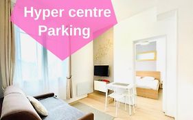 F2 Golden Lounge, Hyper Centre, Parking
